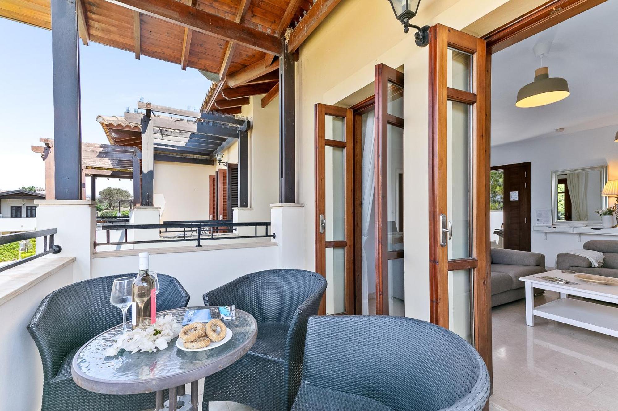 קוקליה 2 Bedroom Apartment Chloe With Communal Pool, Aphrodite Hills Resort מראה חיצוני תמונה
